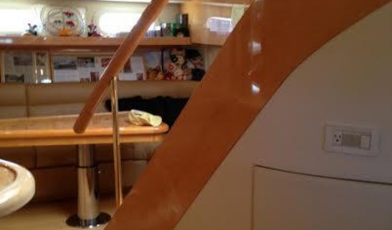 85 SHOELL MARINE MAIN SALON