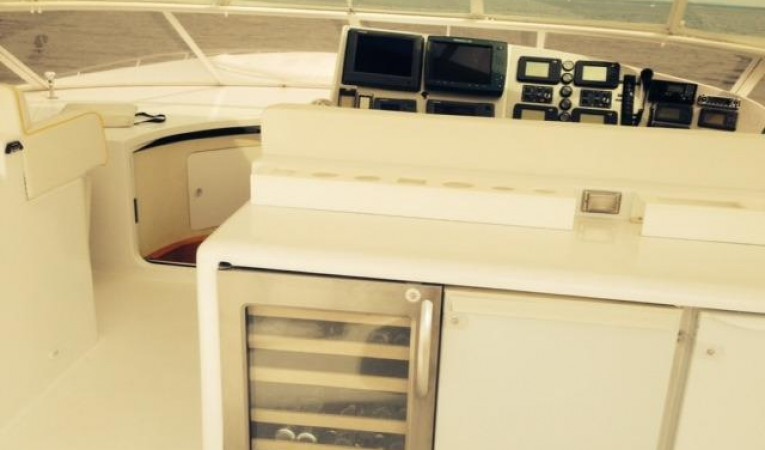 85 SHOELL MARINE COCKPIT