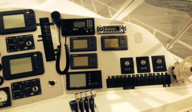 85 SHOELL MARINE HELM STATION