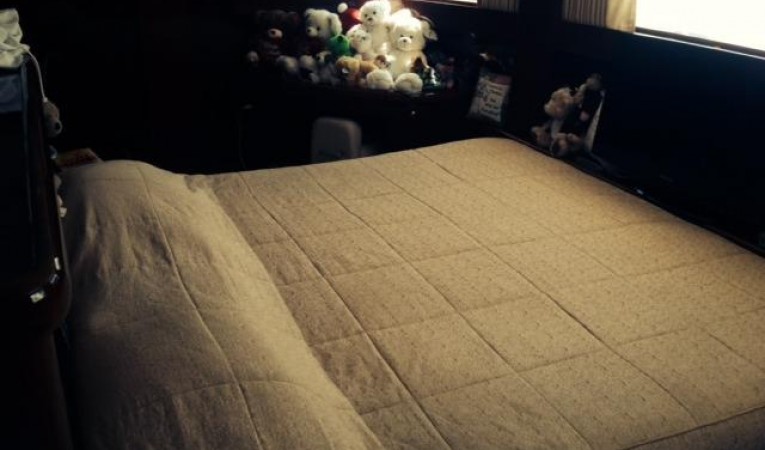 85 SHOELL MARINE MASTER STATEROM