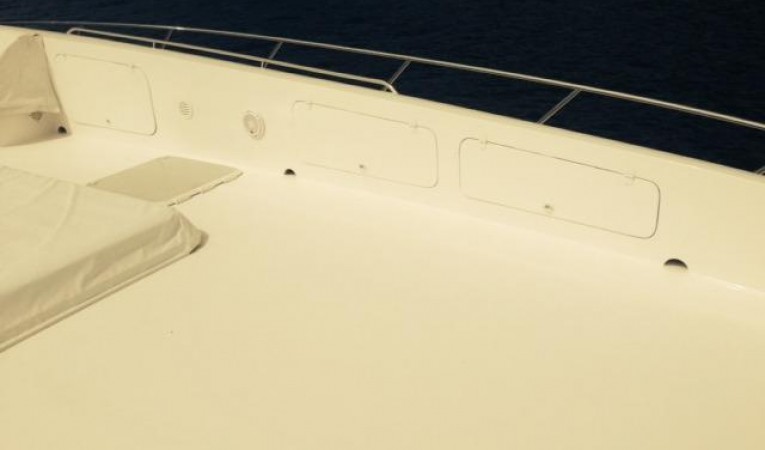 85 SHOELL MARINE FOREDECK