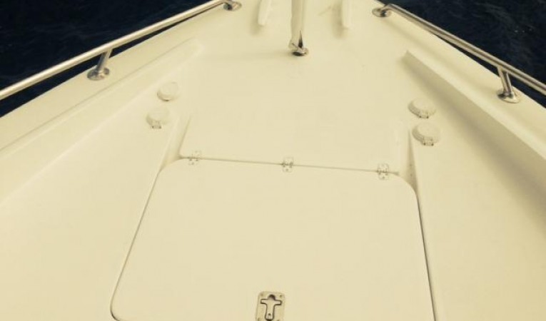85 SHOELL MARINE FOREDECK