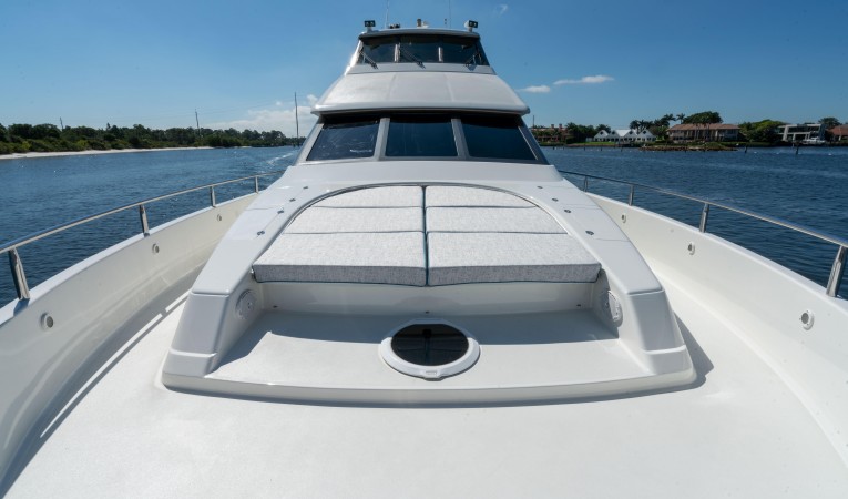 76 Lazzara Yachts 