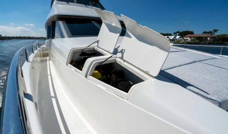 76 Lazzara Yachts 