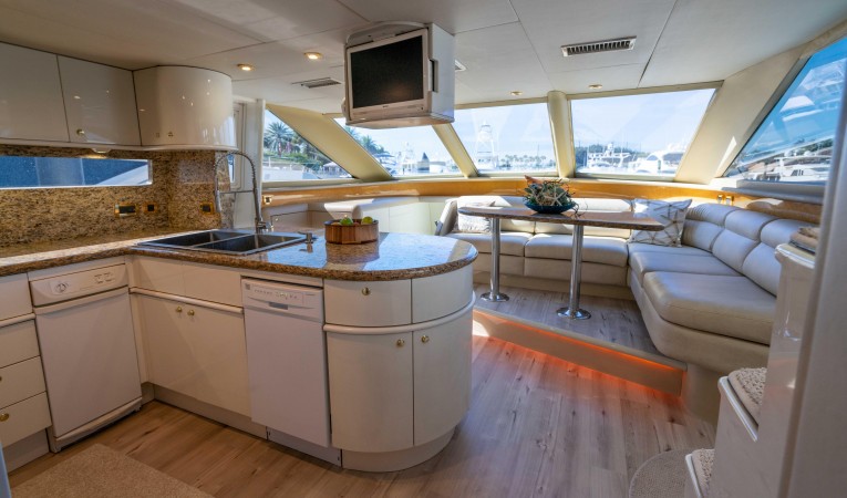 76 Lazzara Yachts 