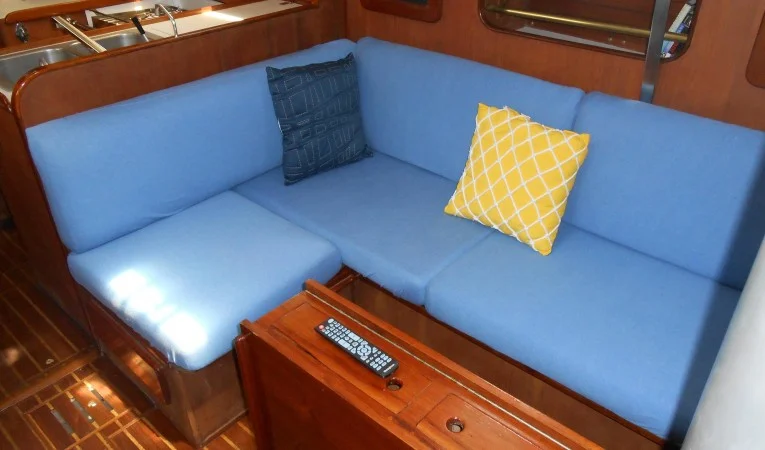 38 Morgan Port settee