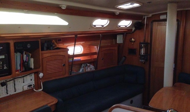 40 Catalina Port side salon seating area