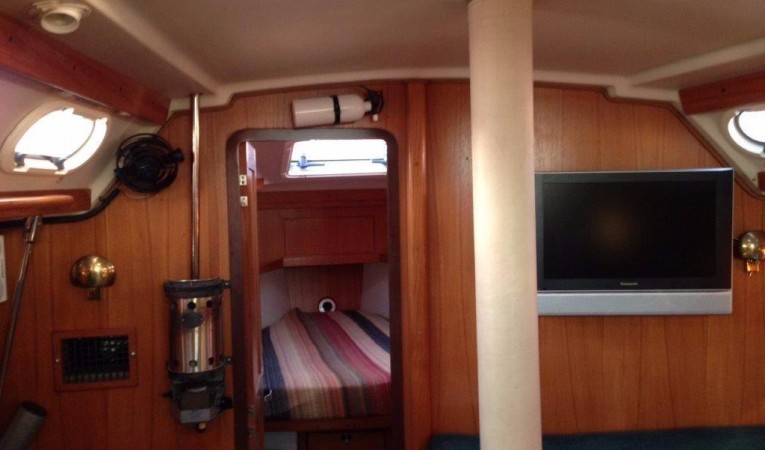 40 Catalina V-berth from salon