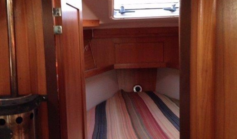 40 Catalina V-berth