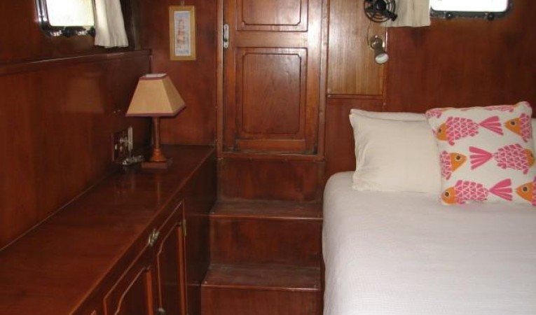 52 Sea Ranger Owner's Companionway to Cockpit