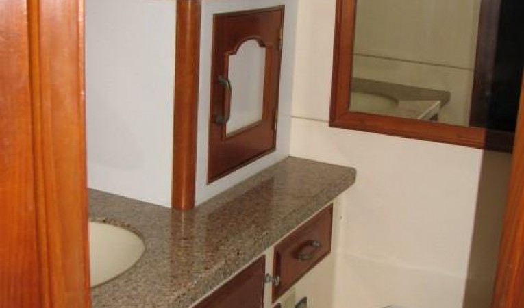 52 Sea Ranger Owner's Stateroom Head