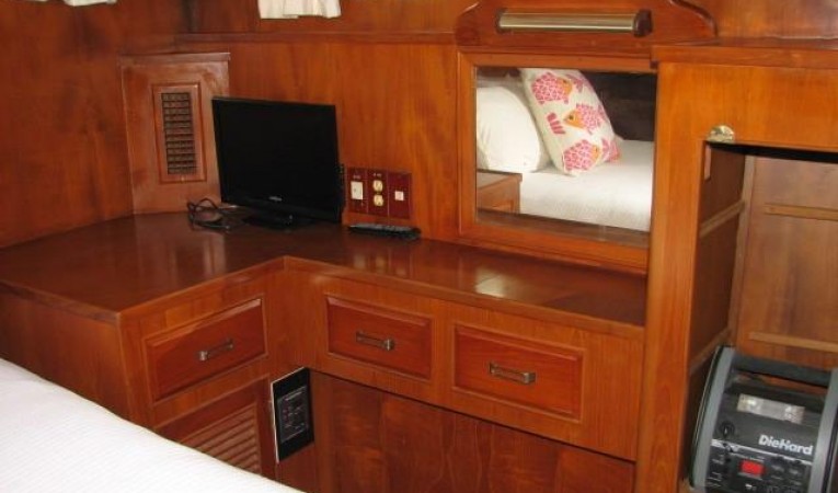 52 Sea Ranger Owner's Stateroom