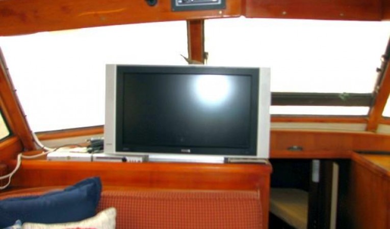 52 Sea Ranger Salon Color TV