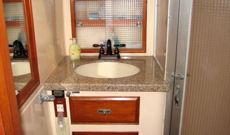 52 Sea Ranger Guest Head