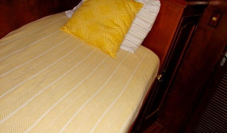 52 Sea Ranger V-Berth Port