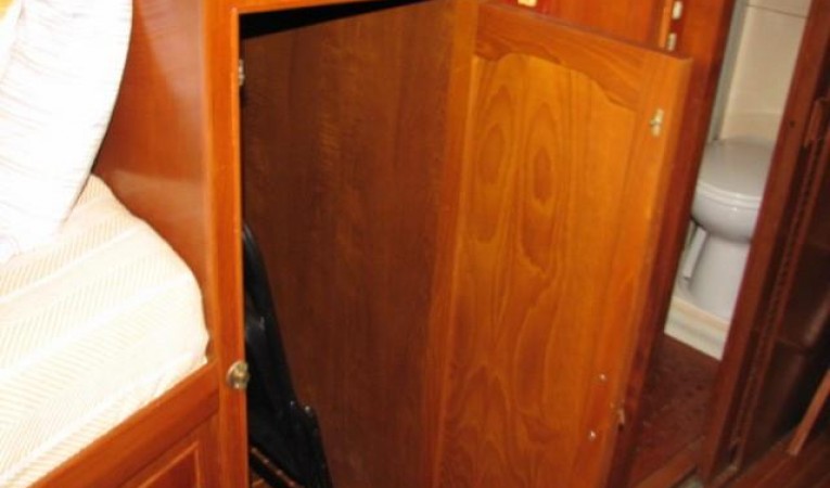 52 Sea Ranger V-Berth Storage