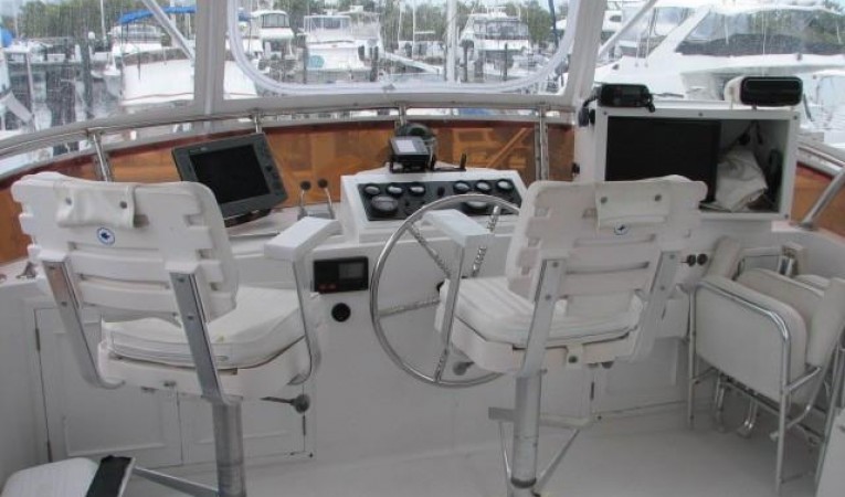 52 Sea Ranger Flybridge Helm Station