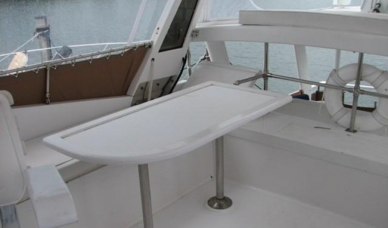 52 Sea Ranger Flybridge Lounge and Table