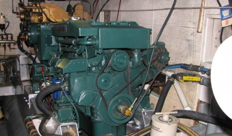 52 Sea Ranger Port Engine