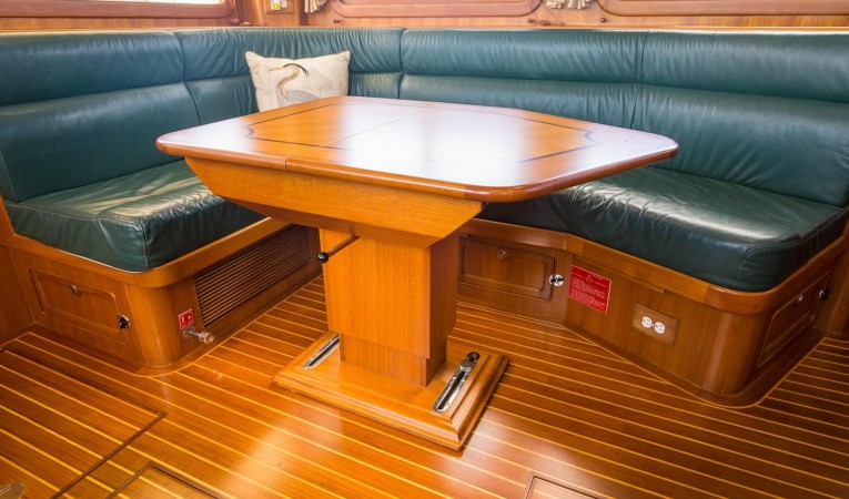 43 Selene Salon/Dinette Expanding Table