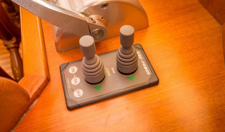 43 Selene Bow/Stern Thrusters