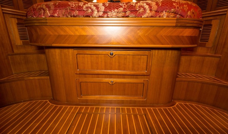 43 Selene Master Walk Around Berth