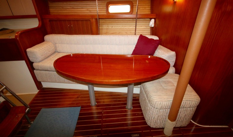 38 Morgan Convertible dinette