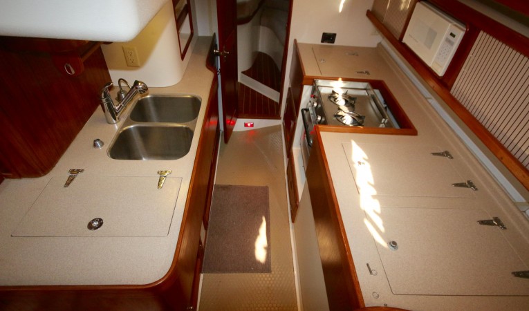 38 Morgan Longitudinal galley