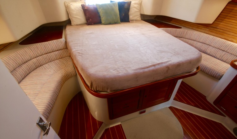 38 Morgan Main cabin