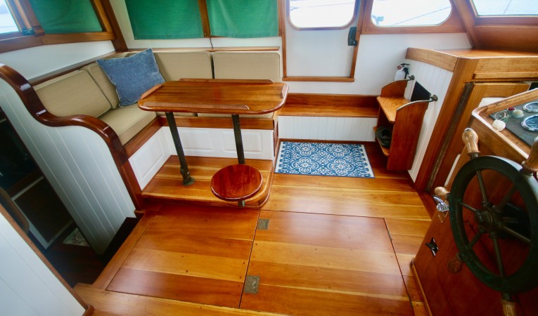 48 Covey Island Salon area