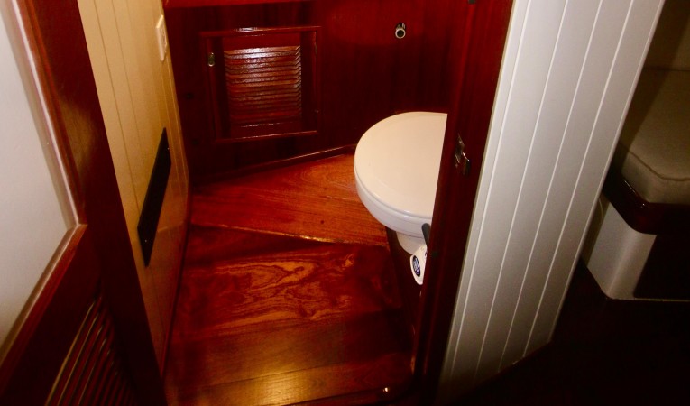 48 Covey Island Aft head