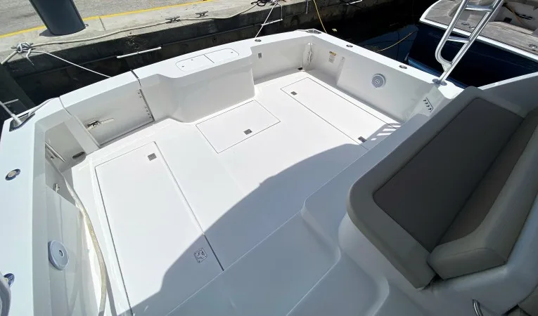 41 Cabo Cockpit with transom livewell