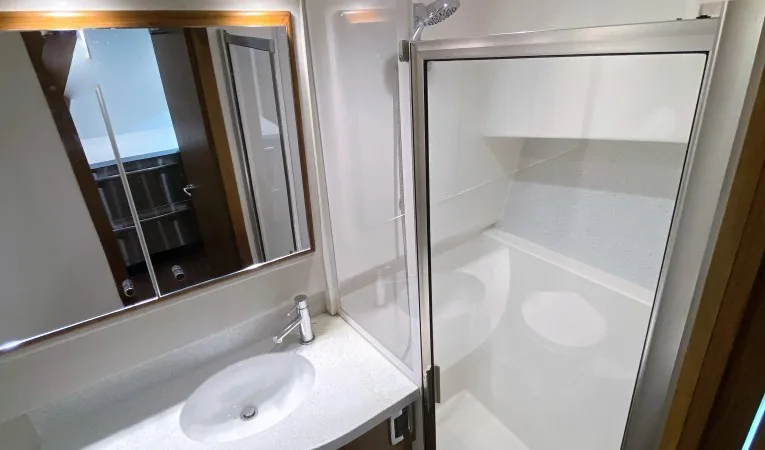 41 Cabo Head w/ separate shower