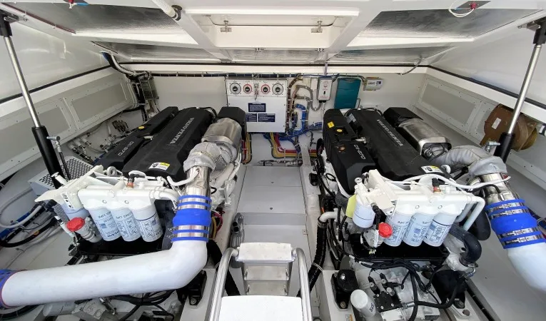 41 Cabo Engine room