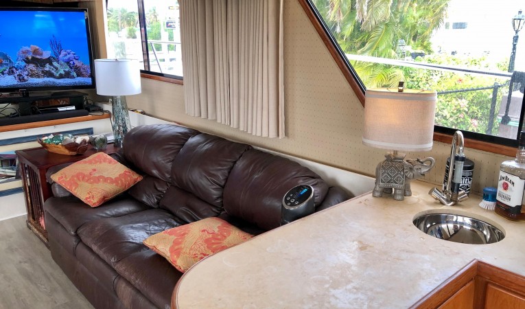 57 President Salon and Upper Mini Bar