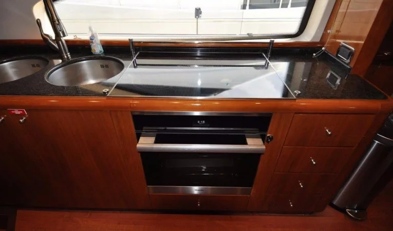 80 Azimut 