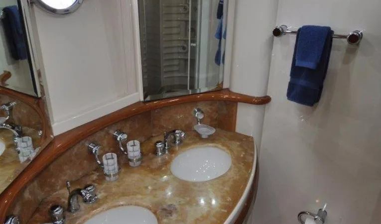 80 Azimut 