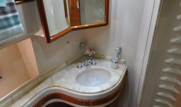 80 Azimut 