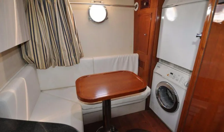 80 Azimut 