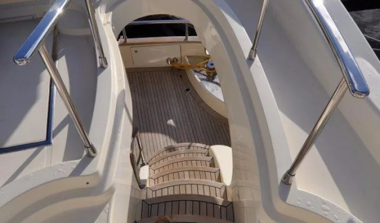 80 Azimut 