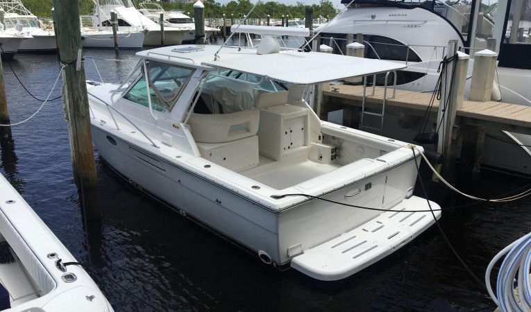 31 Tiara Port aft