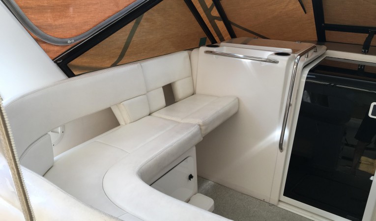 31 Tiara Bridge deck fwd