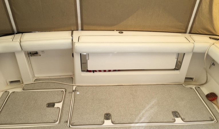 31 Tiara Cockpit aft