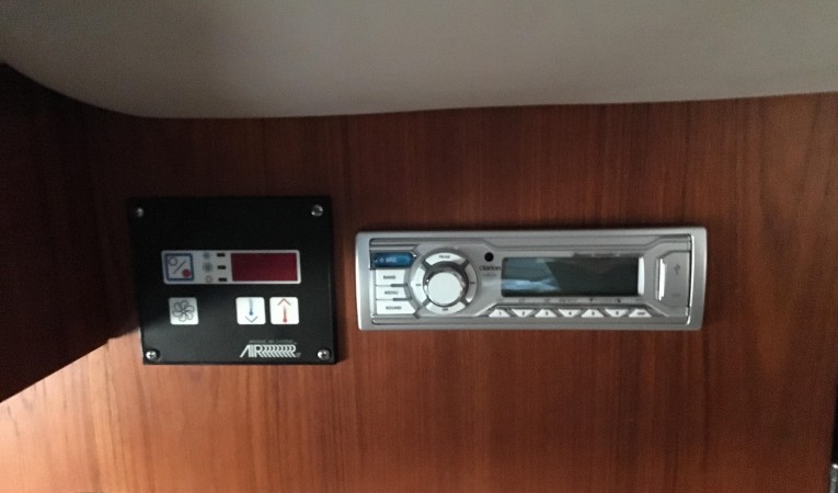 31 Tiara Calrion stereo & AC control