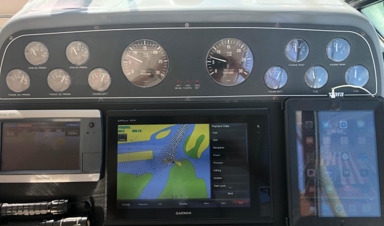 31 Tiara Nav instruments