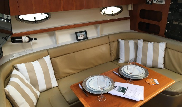 31 Tiara Salon table