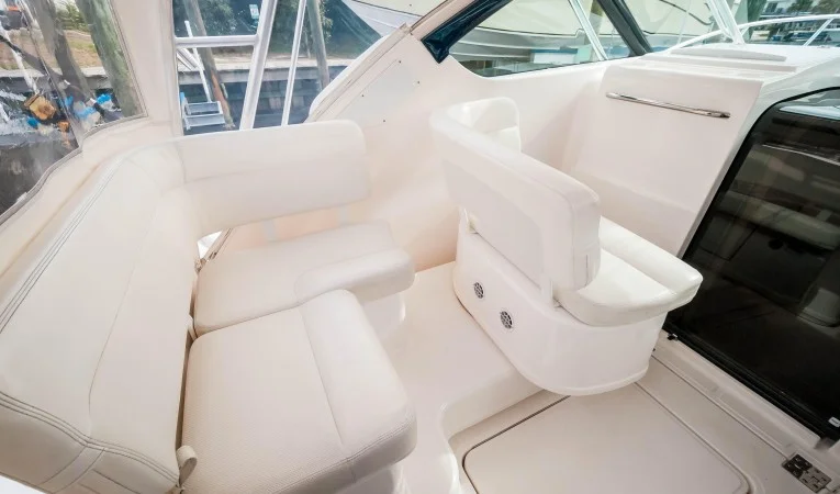 36 Tiara Companion Seating