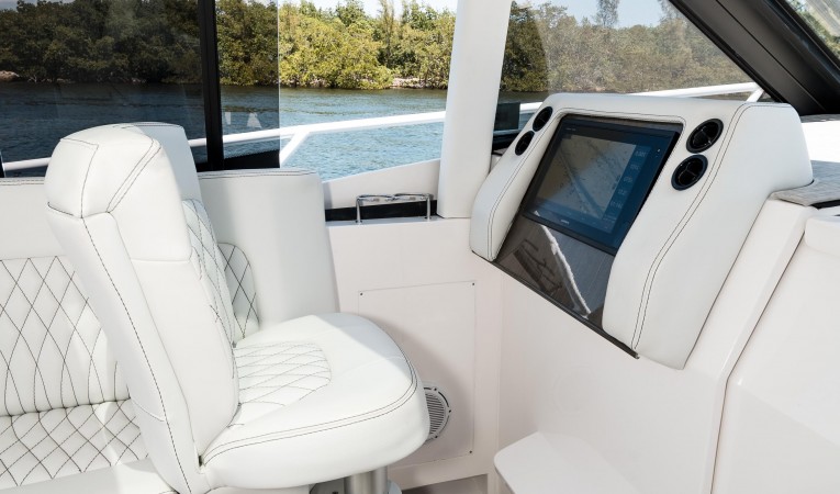 41 Intrepid Co-Captain Chair