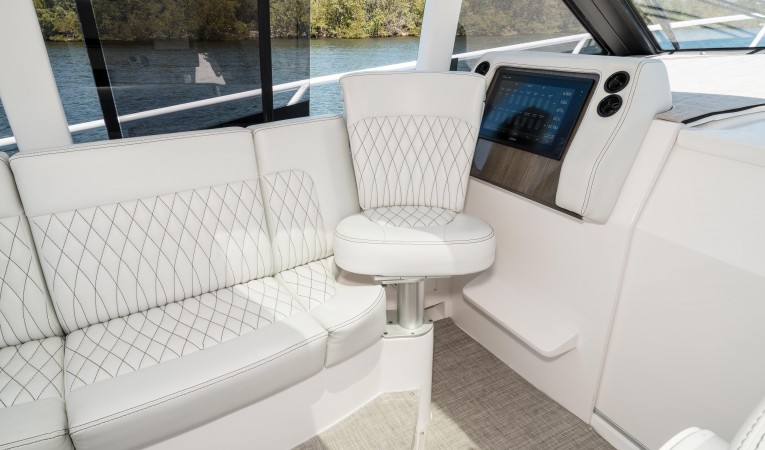 41 Intrepid Swiverl Seat