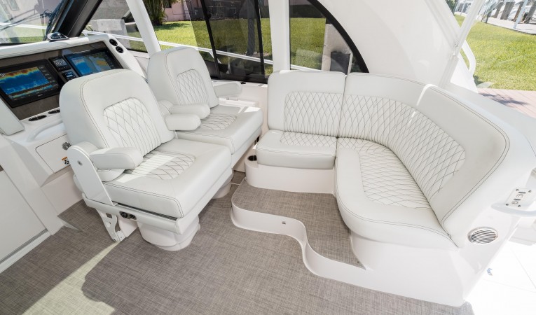 41 Intrepid Stbd Seating (Helm Converted)